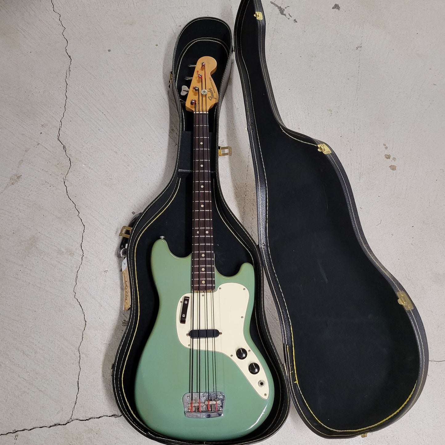 1975 Fender Musicmaster Bass - Daphne Blue