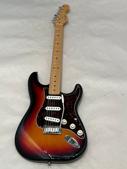 Fender Roadhouse Stratocaster with Maple Fretboard 1997 3-Color Sunburst Made in the USA