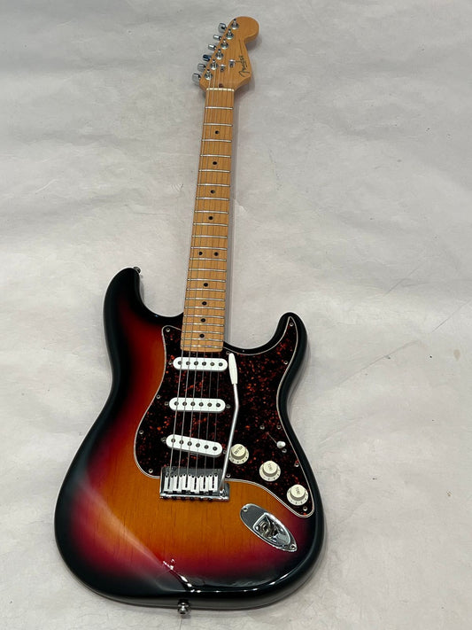 Fender Roadhouse Stratocaster with Maple Fretboard 1997 3-Color Sunburst Made in the USA