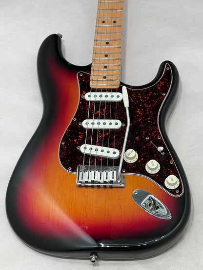 Fender Roadhouse Stratocaster with Maple Fretboard 1997 3-Color Sunburst Made in the USA