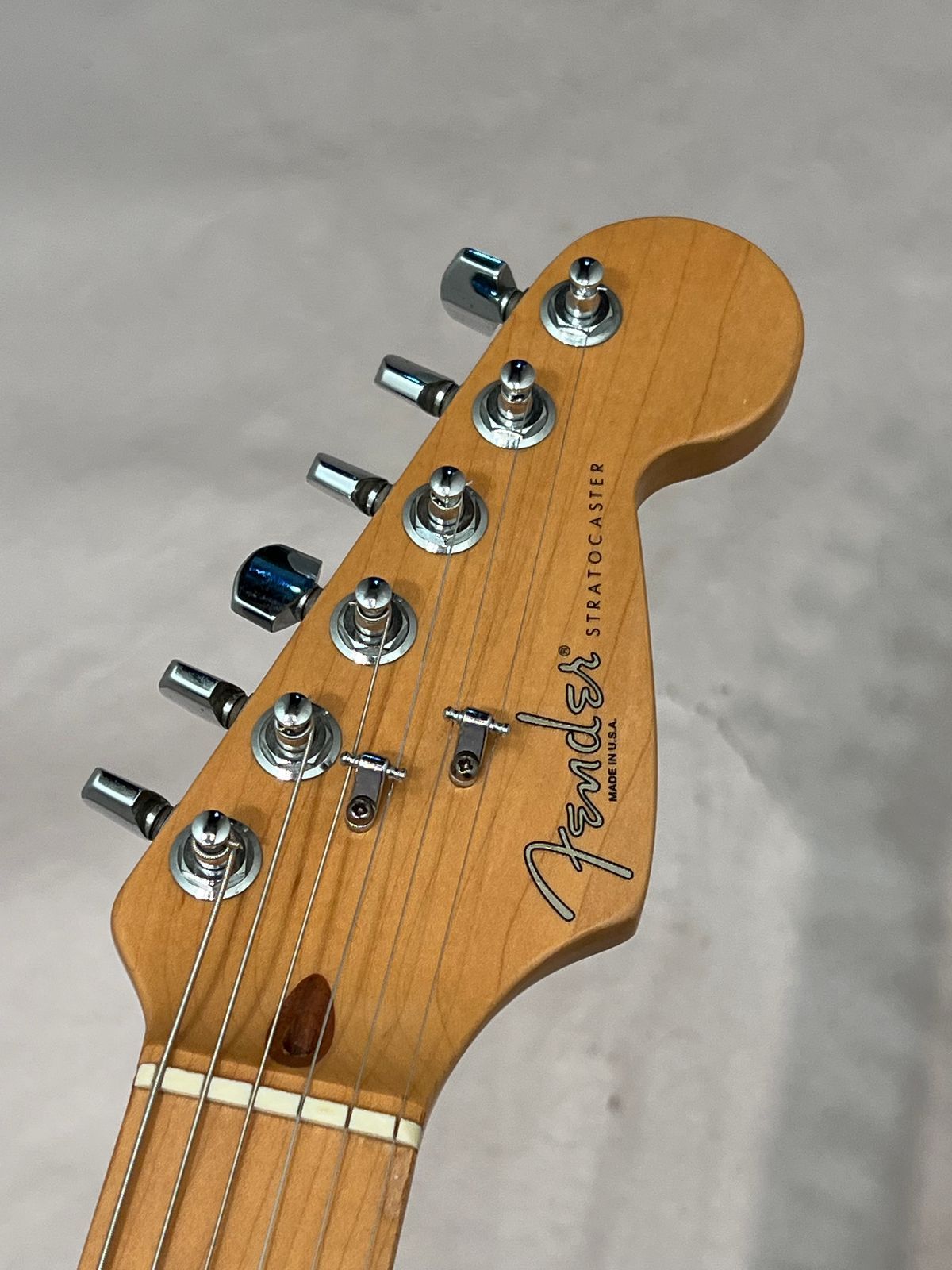 Fender Roadhouse Stratocaster with Maple Fretboard 1997 3-Color Sunburst Made in the USA