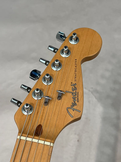 Fender Roadhouse Stratocaster with Maple Fretboard 1997 3-Color Sunburst Made in the USA