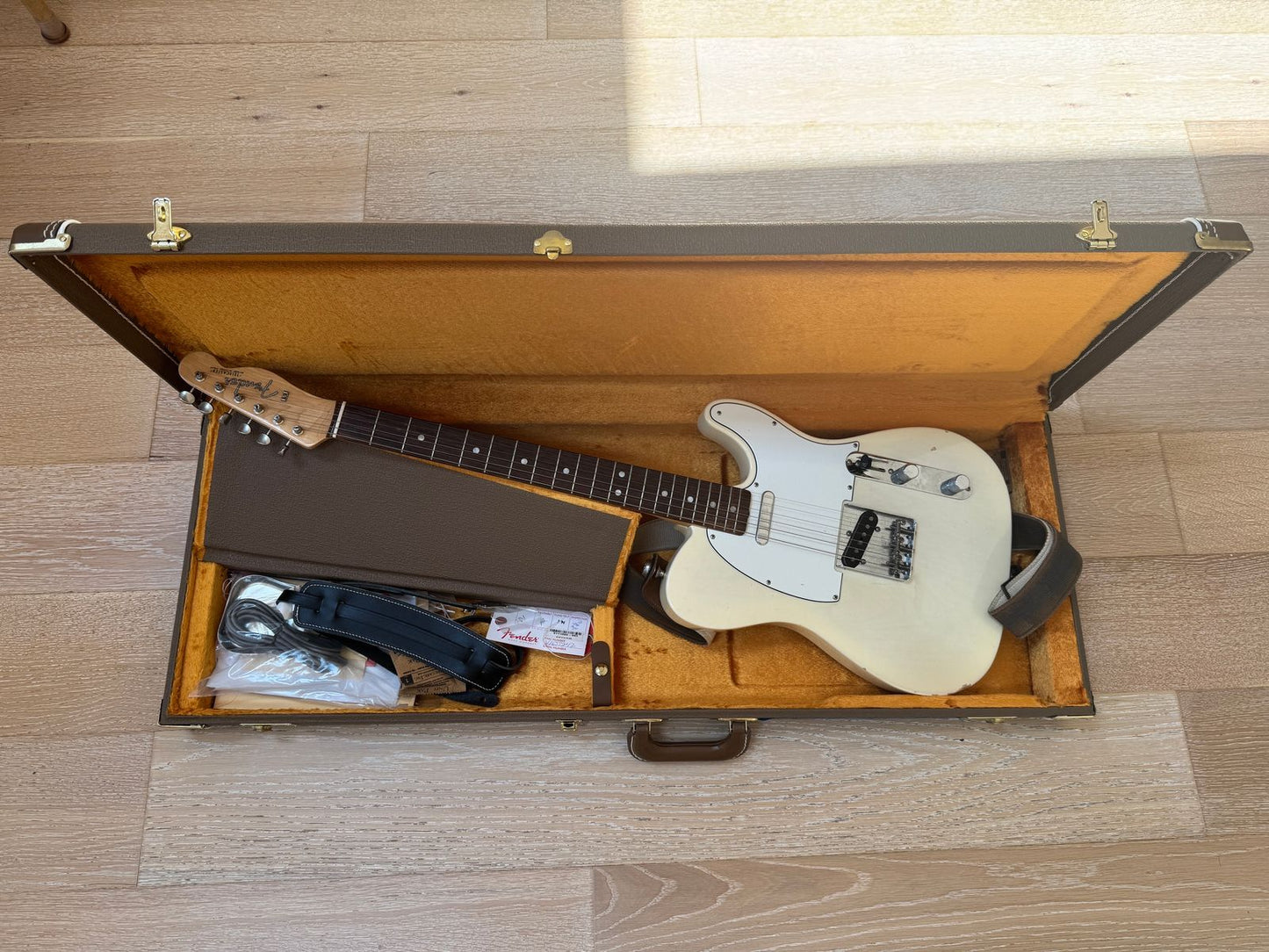 2016 Fender American Vintage '64 AVRI Telecaster - Vintage White / Blonde