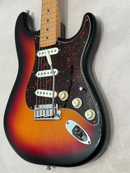 Fender Roadhouse Stratocaster with Maple Fretboard 1997 3-Color Sunburst Made in the USA