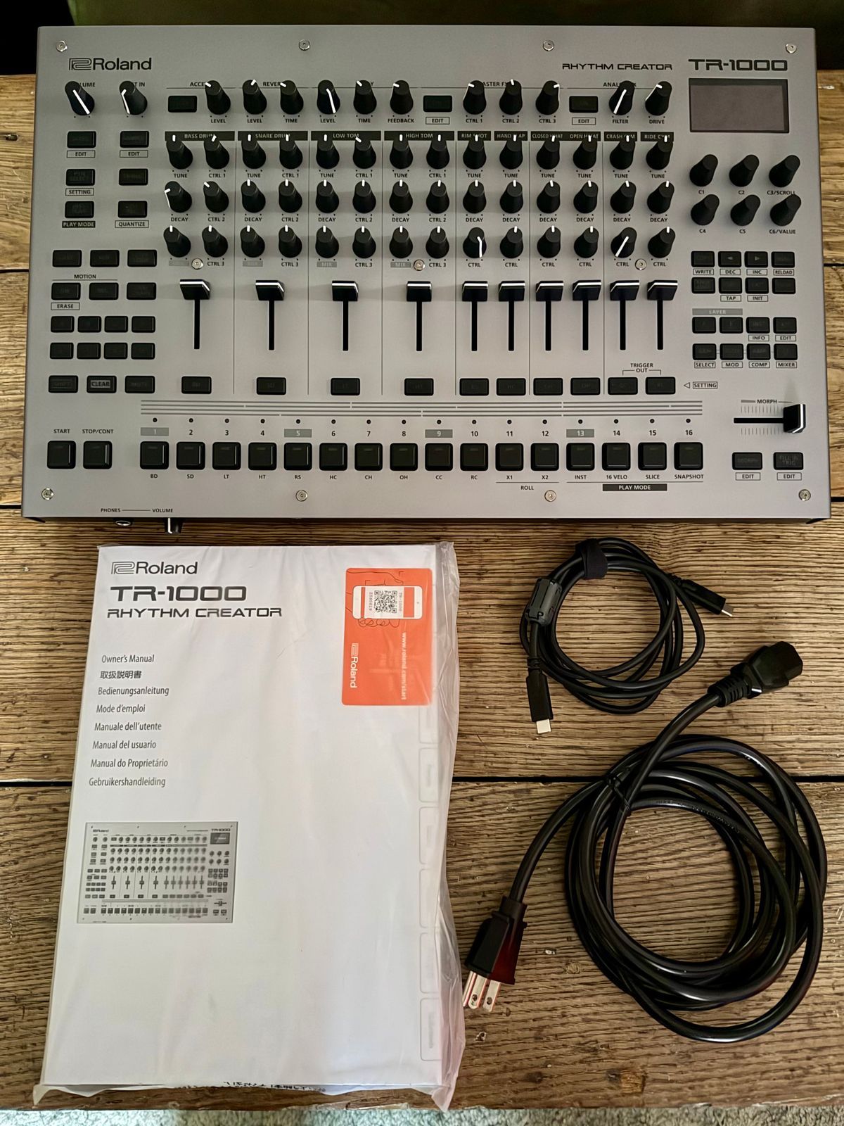 Roland TR-1000 Rhythm Creator 2025 w/Roland CB-B37 Case