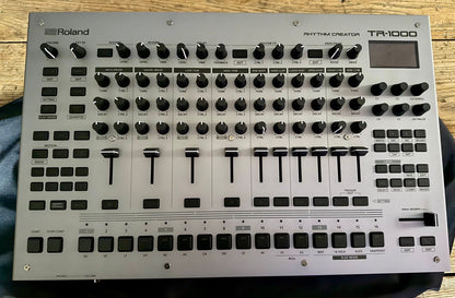 Roland TR-1000 Rhythm Creator 2025 w/Roland CB-B37 Case