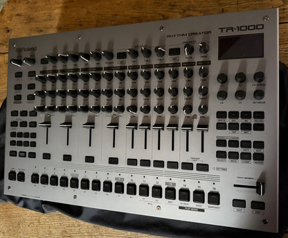 Roland TR-1000 Rhythm Creator 2025 w/Roland CB-B37 Case