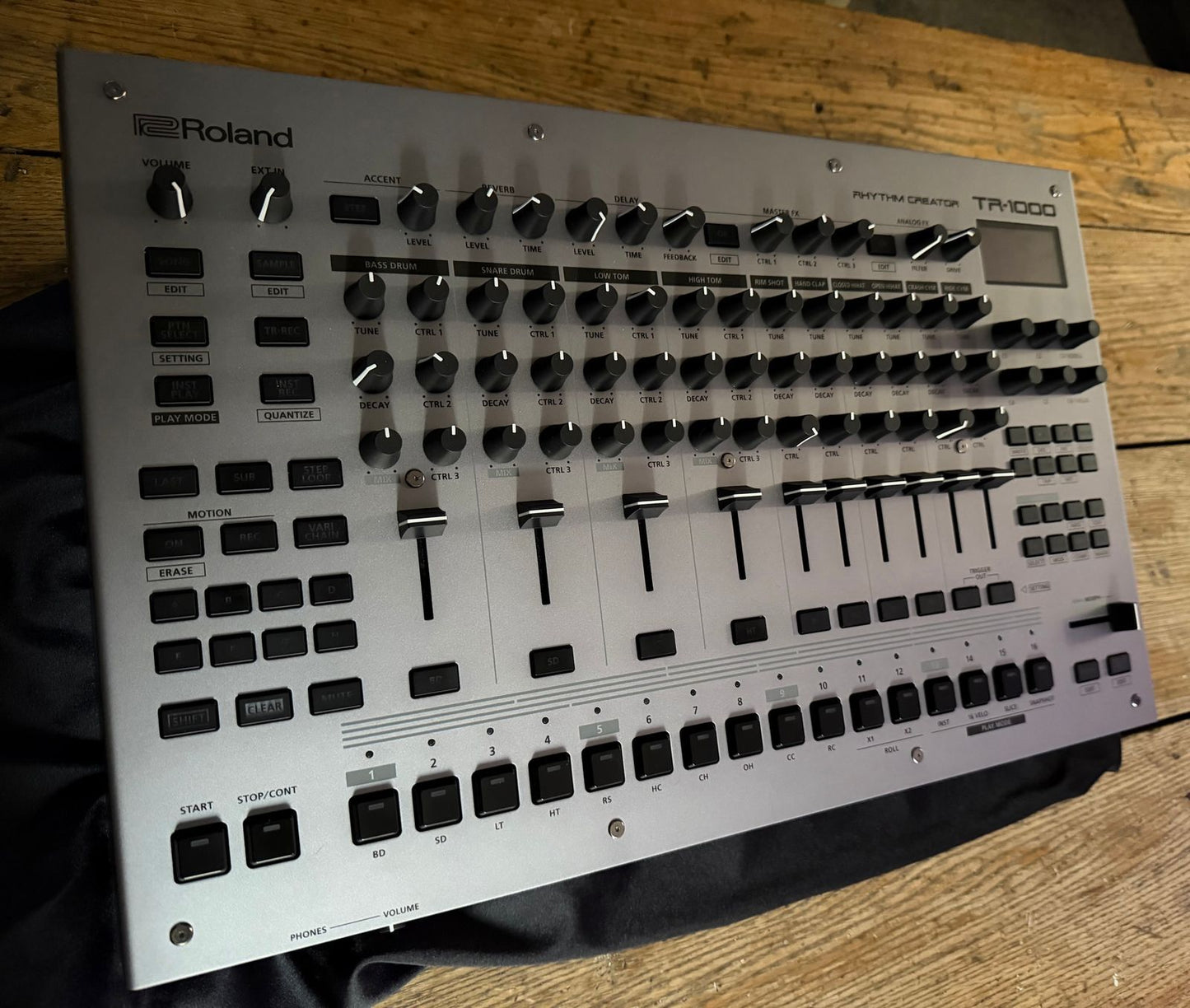 Roland TR-1000 Rhythm Creator 2025 w/Roland CB-B37 Case