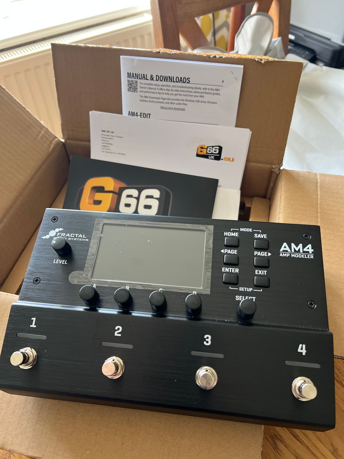 Fractal Audio AM4 - Compact Amp Modeler & Multi-FX w/ Original box & paperwork