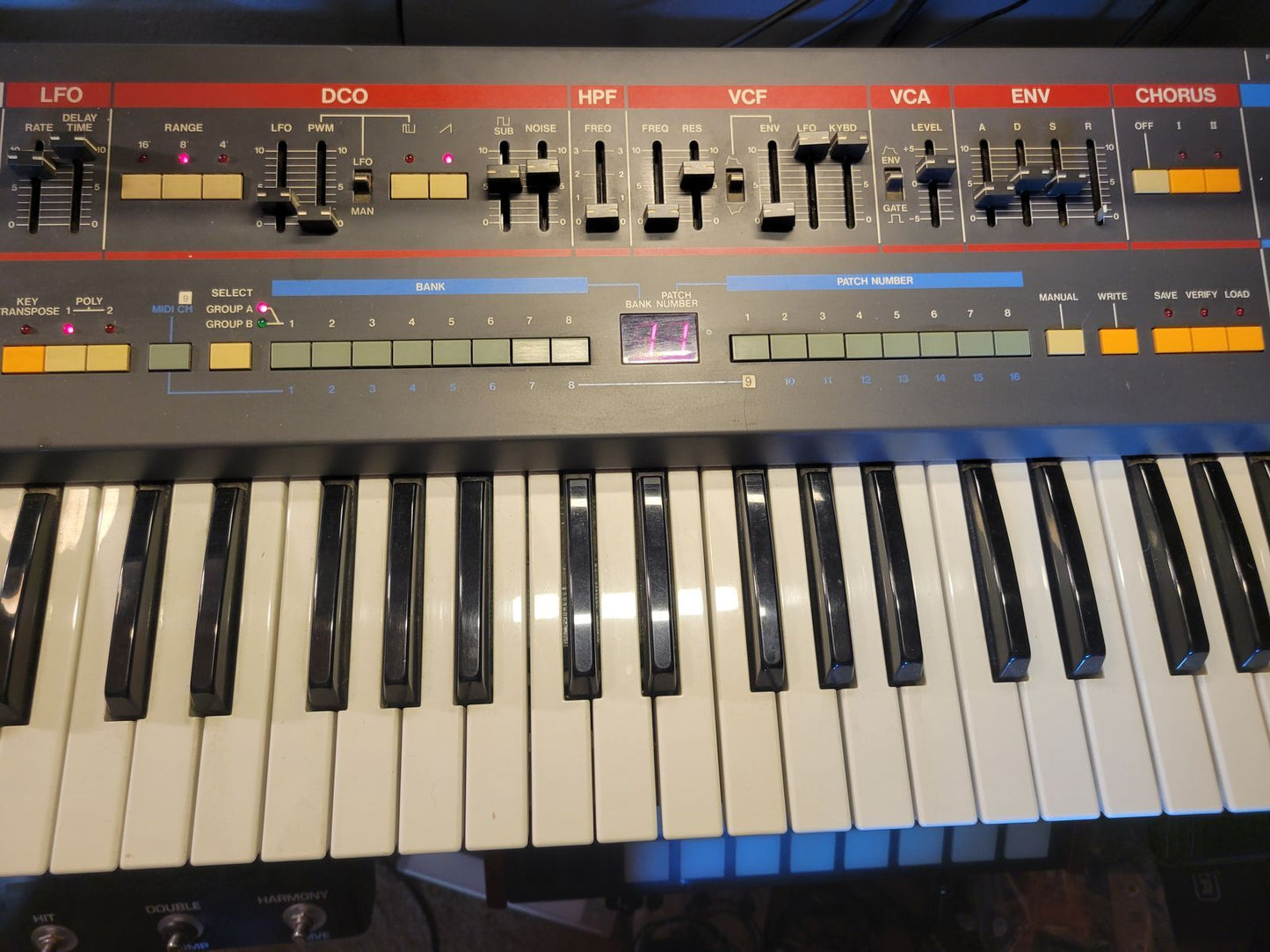Roland Juno-106 61-Key Programmable Polyphonic Synthesizer 1984 - 1985 - Black