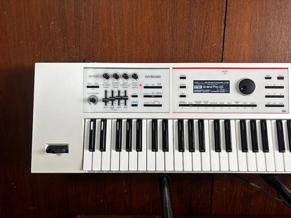 Roland JUNO-DS 61 61-key Synthesizer Special Edition White w/ gig bag juno-ds61w