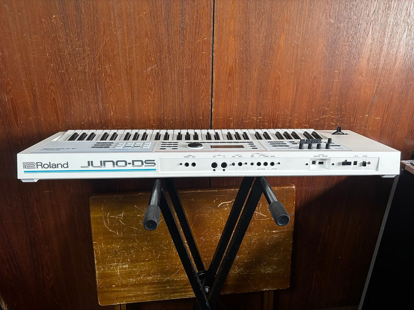 Roland JUNO-DS 61 61-key Synthesizer Special Edition White w/ gig bag juno-ds61w