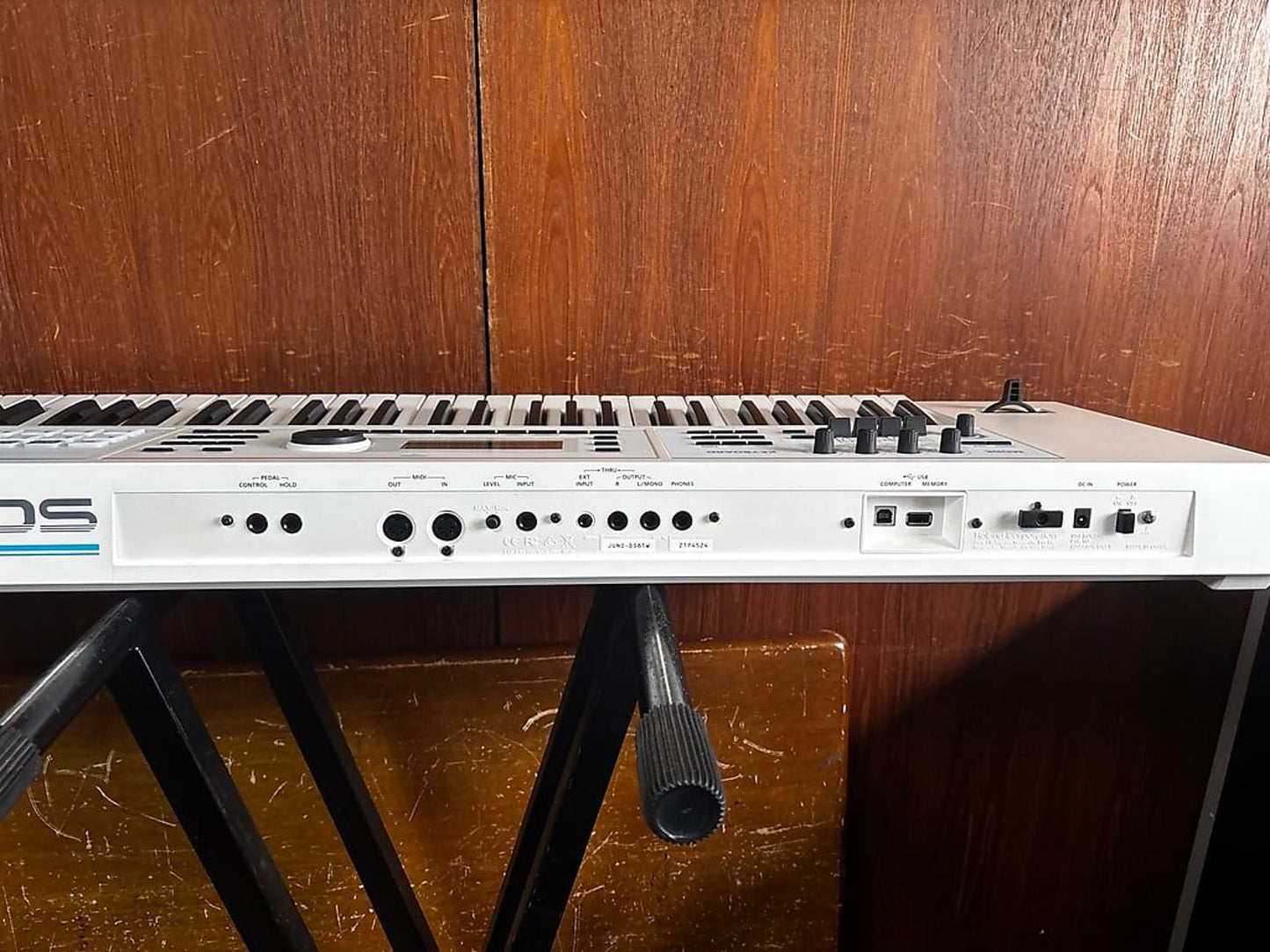 Roland JUNO-DS 61 61-key Synthesizer Special Edition White w/ gig bag juno-ds61w