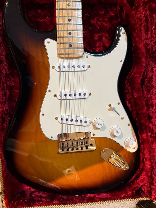 Fender 60th Anniversary Commemorative American Standard Stratocaster with Gold Hardware, Maple Fretboard 2014 - 2-Color Sunburst