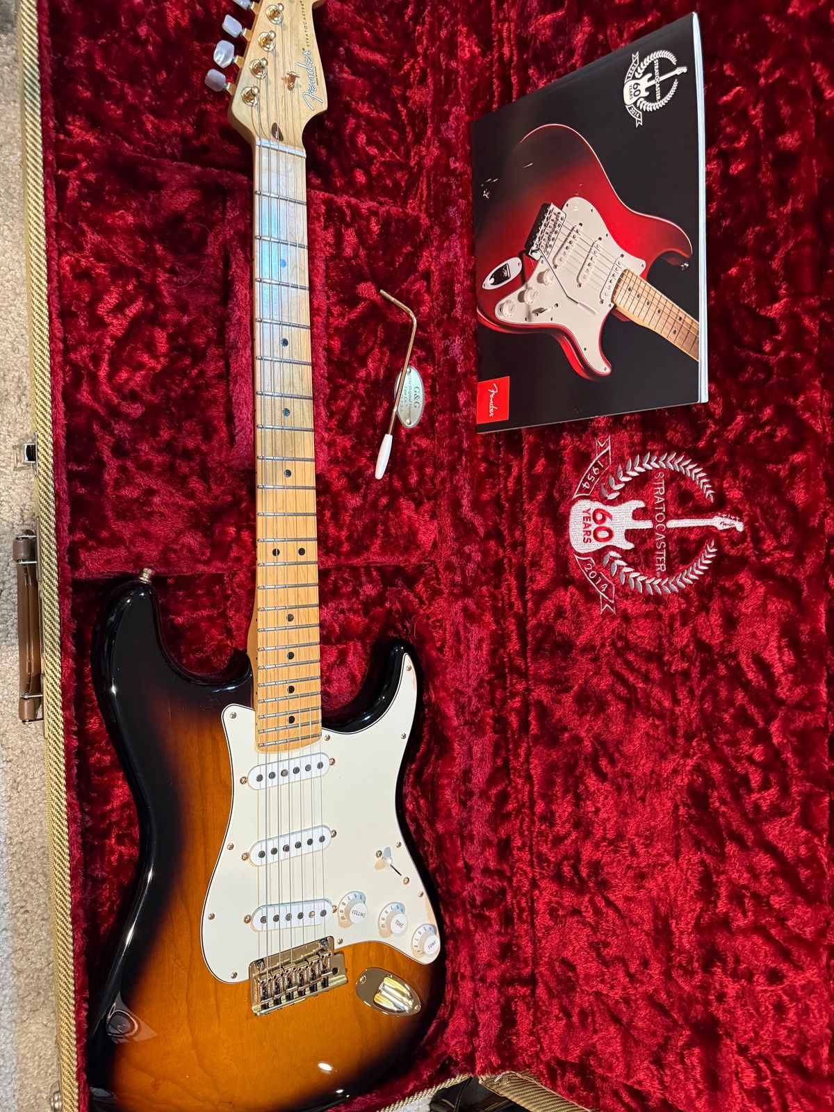 Fender 60th Anniversary Commemorative American Standard Stratocaster with Gold Hardware, Maple Fretboard 2014 - 2-Color Sunburst