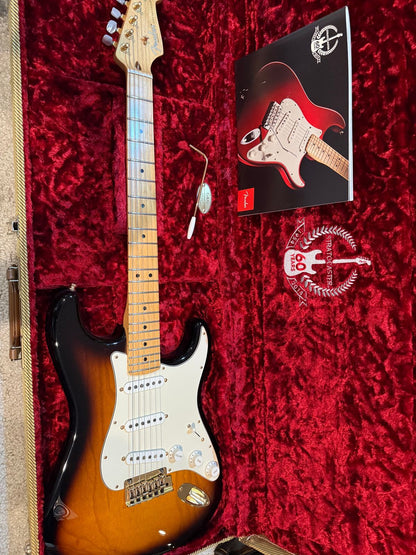 Fender 60th Anniversary Commemorative American Standard Stratocaster with Gold Hardware, Maple Fretboard 2014 - 2-Color Sunburst