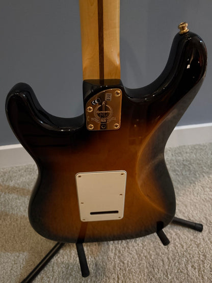 Fender 60th Anniversary Commemorative American Standard Stratocaster with Gold Hardware, Maple Fretboard 2014 - 2-Color Sunburst