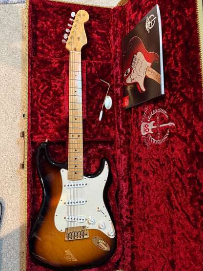 Fender 60th Anniversary Commemorative American Standard Stratocaster with Gold Hardware, Maple Fretboard 2014 - 2-Color Sunburst