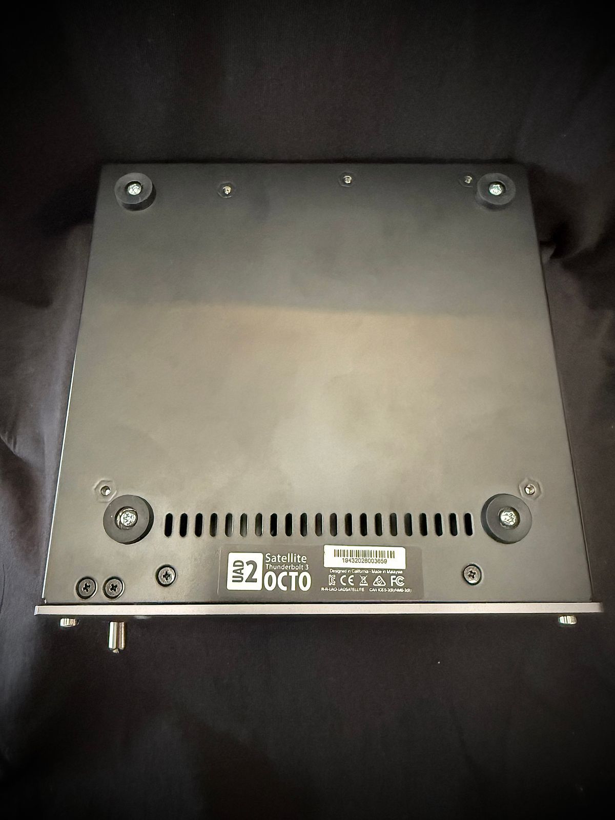 Universal Audio UAD-2 Satellite Thunderbolt 3 OCTO Core Desktop DSP Accelerator 2019 - Present - Gray