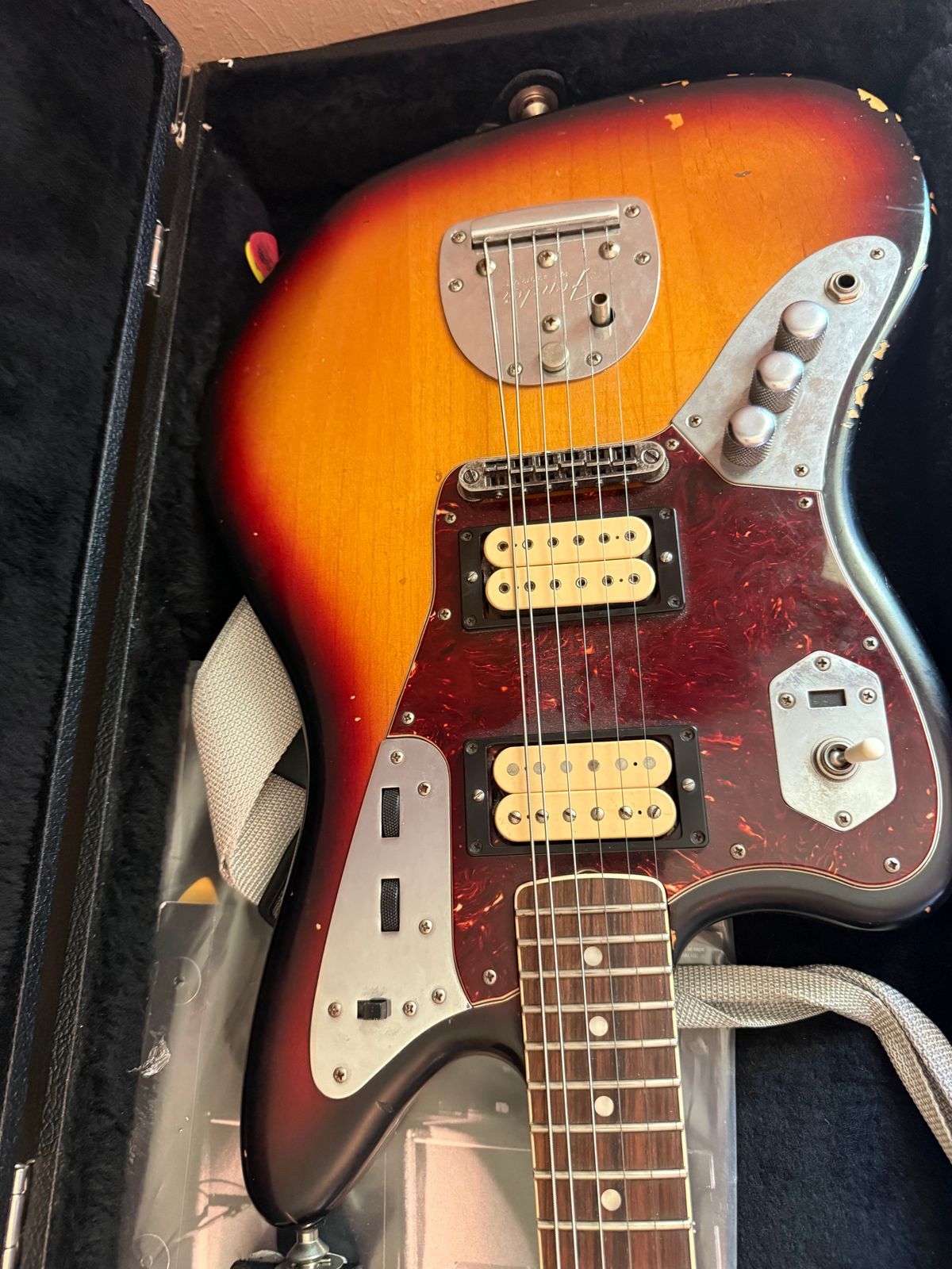 Fender Kurt Cobain Road Worn Jaguar Left-Handed 2012 - 2015 3-Color Sunburst
