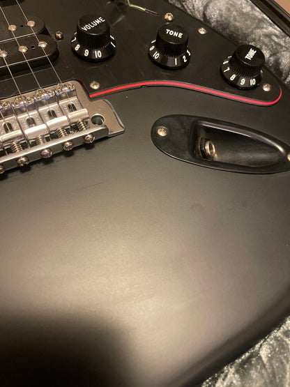 Fender Special Edition Noir Stratocaster HSS with Matching Headstock, Rosewood Fretboard 2017 - Satin Black