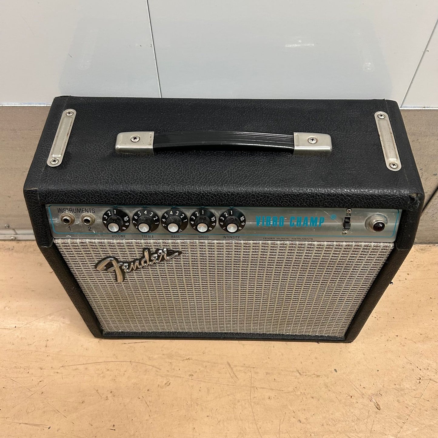 1974 Fender Vibro Champ 5-Watt 1x8 Tube Amplifier