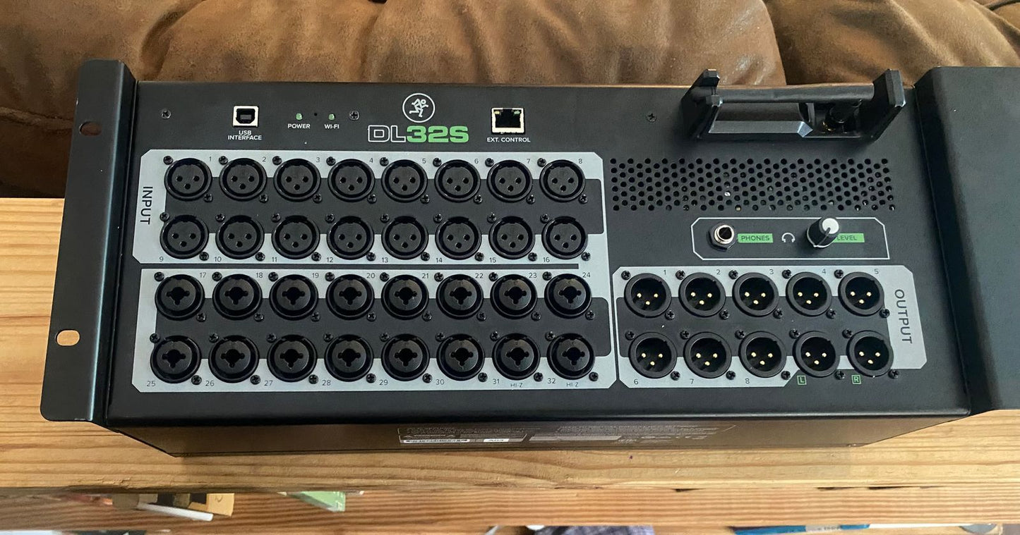 Mackie DL32S 32-Channel Wireless Digital Live Sound Reinforcement Mixer 2023 - Black