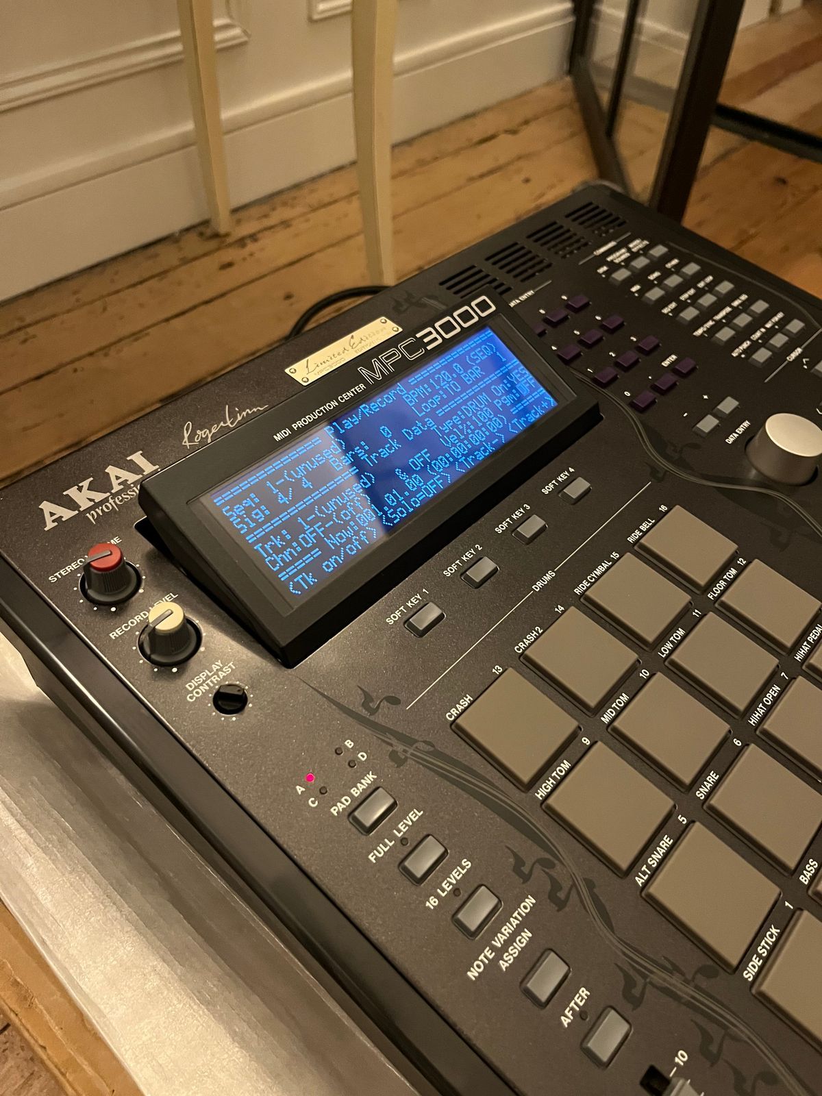 Akai MPC3000LE MIDI Production Center 1999 - 2001 - Black