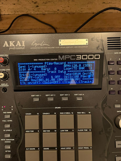 Akai MPC3000LE MIDI Production Center 1999 - 2001 - Black