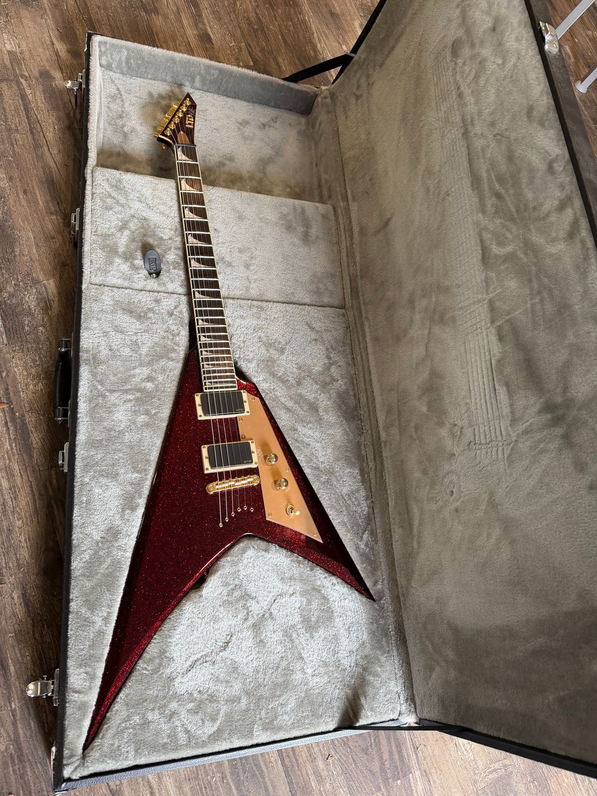 ESP LTD KH-V - Red Sparkle - Red Sparkle