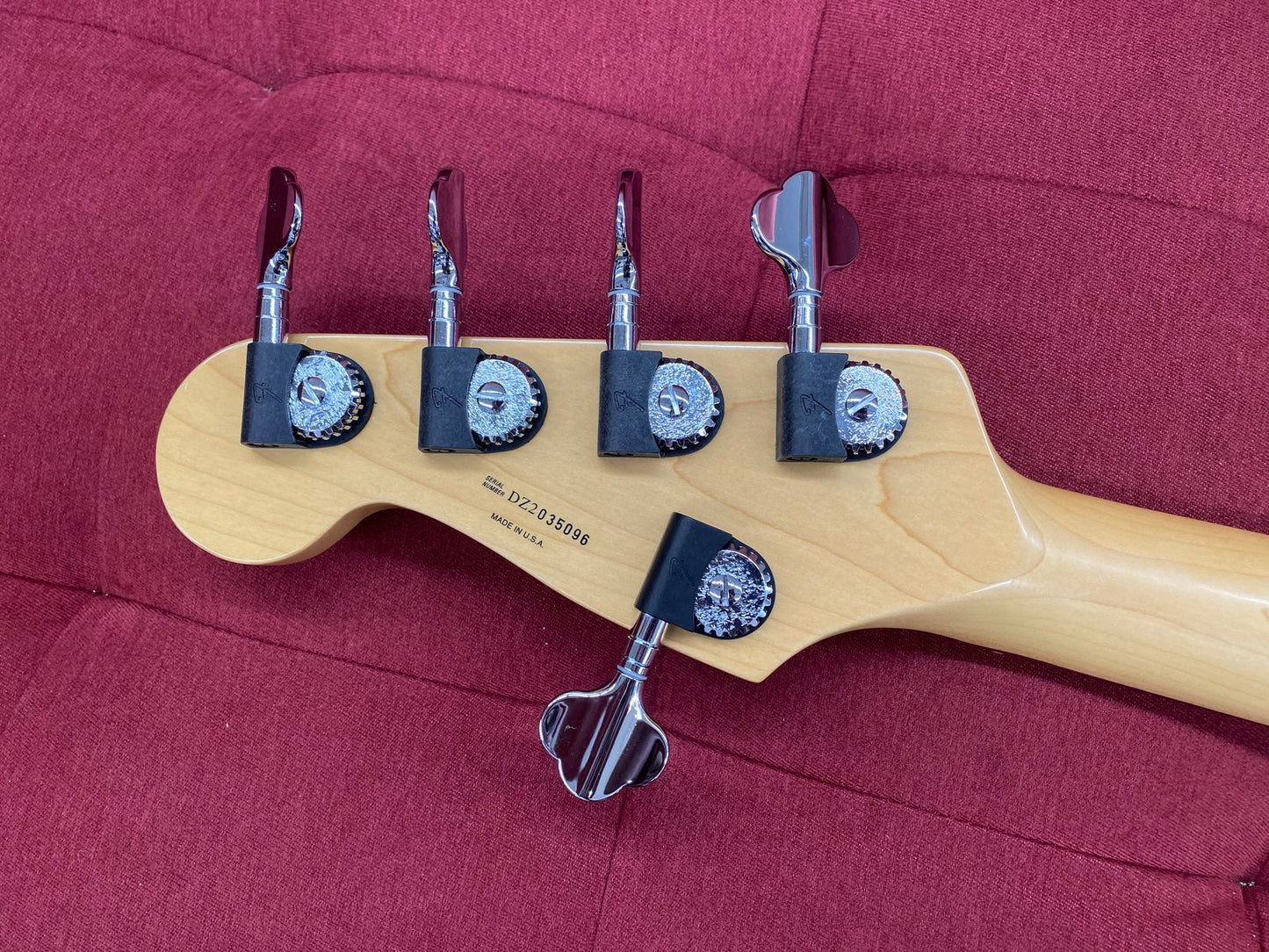 Fender American Deluxe Jazz Bass V 2003 - 3-Tone Sunburst