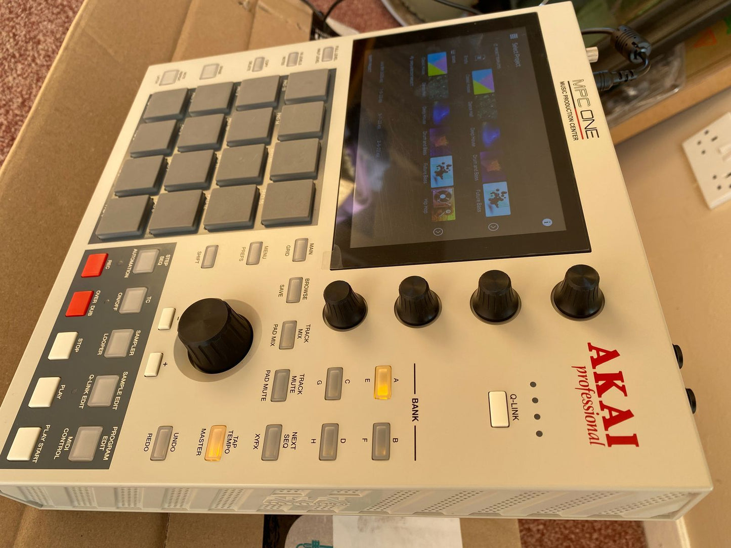 Akai MPC One Standalone MIDI Sequencer Retro Edition 2021 - Present - Grey