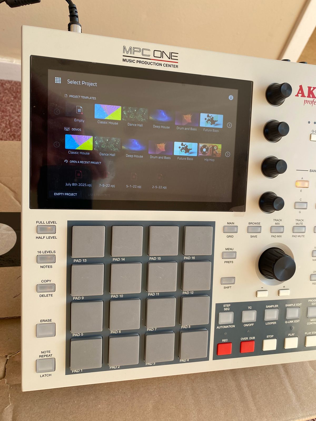 Akai MPC One Standalone MIDI Sequencer Retro Edition 2021 - Present - Grey