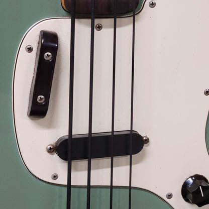 1975 Fender Musicmaster Bass - Daphne Blue